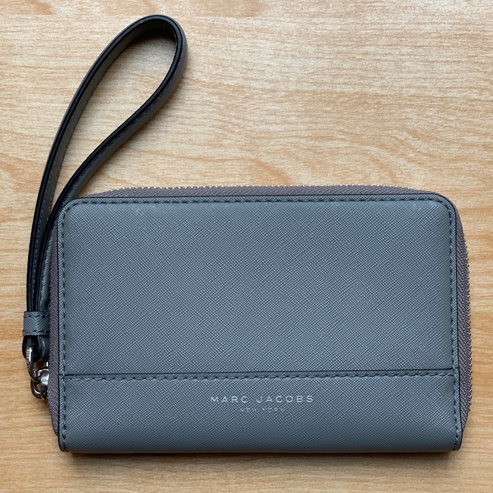 NWOT Marc Jacobs Gray Wristlet Wallet!!!